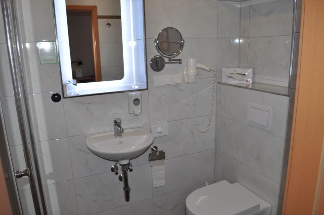 Hotel & Restaurant Bei Hoelzchen Hannover Kültér fotó